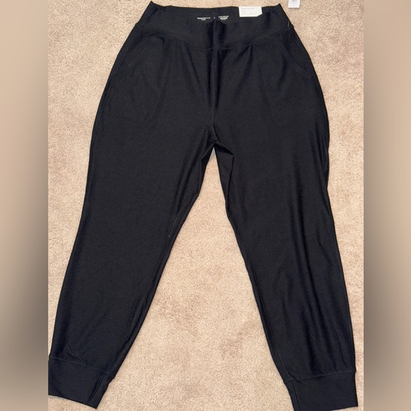 Old Navy Pants - NWT Old Navy Extra High-Rise CloudComfy 7/8
Joggers Sz Large